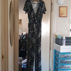 NWOT Sandiva V-neck jumpsuit